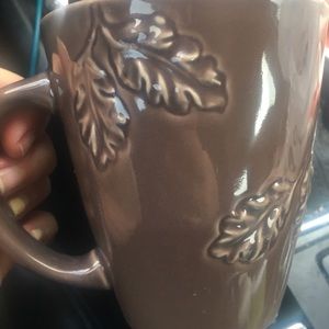 Set of 2 leaf mugs